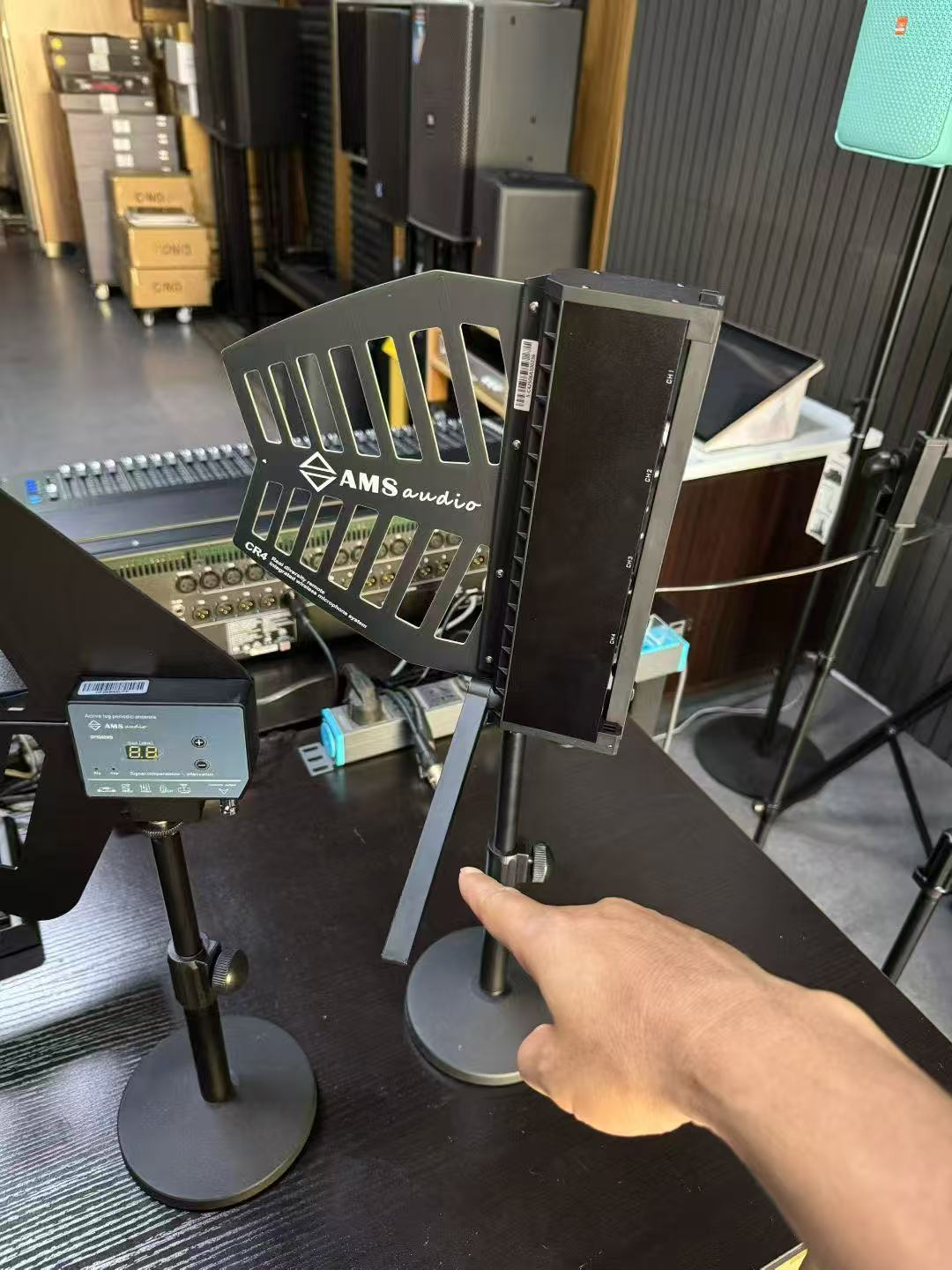 A New Choice in Four-Channel Wireless Microphones: The Surprise Experience Brought by AMSaudio CR4