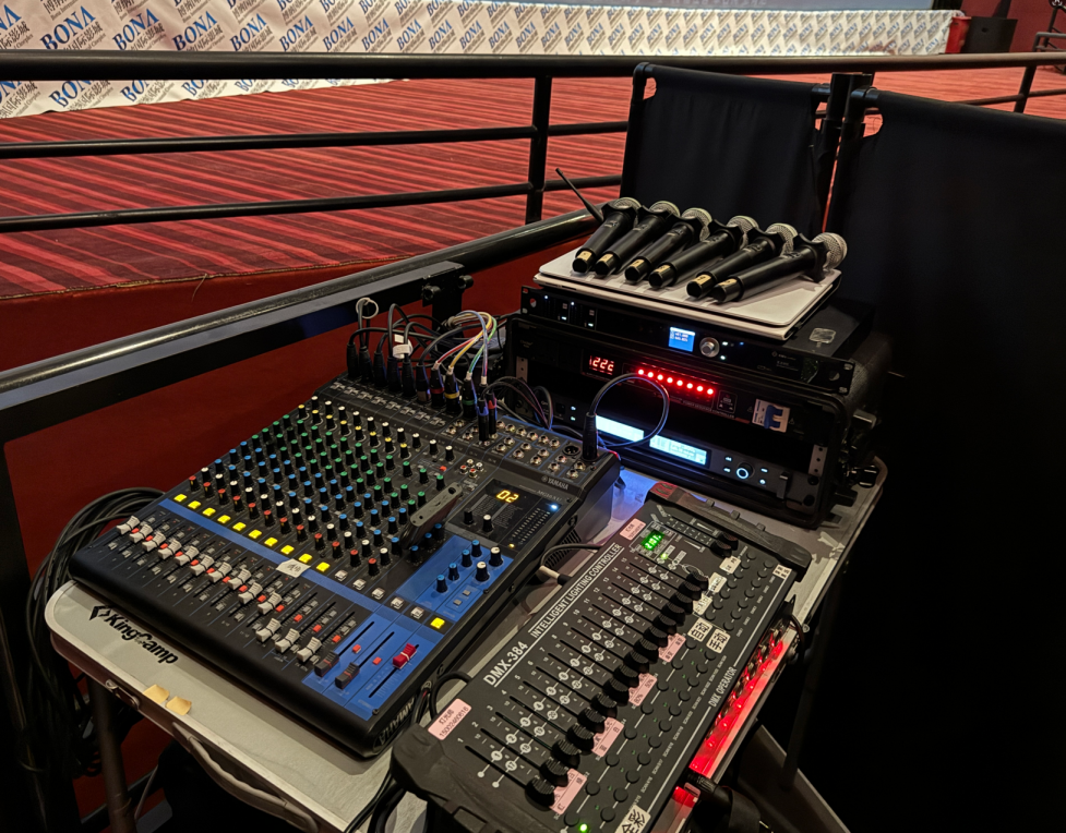 How to Choose Professional Wireless Performance Microphones: Breaking Down the AMSaudio Lineup