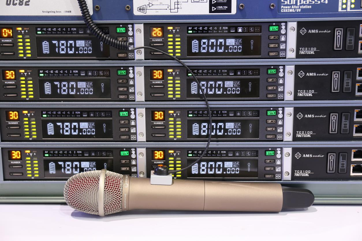Which Chinese Wireless Microphone Brand Delivers the Best Value for Rental Companies?